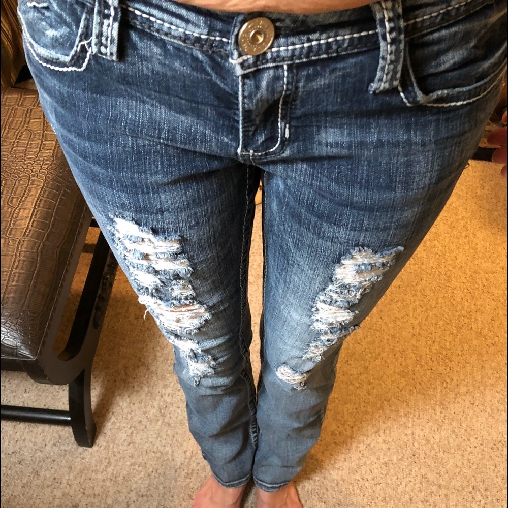 Rue 21 distressed slim boot 7/8R curvy